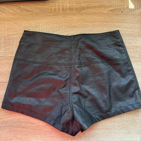 *flaw* Free People Emmy Studded Skort Mini Skirt in Black Vegan Leather *flaw* - Picture 5 of 7